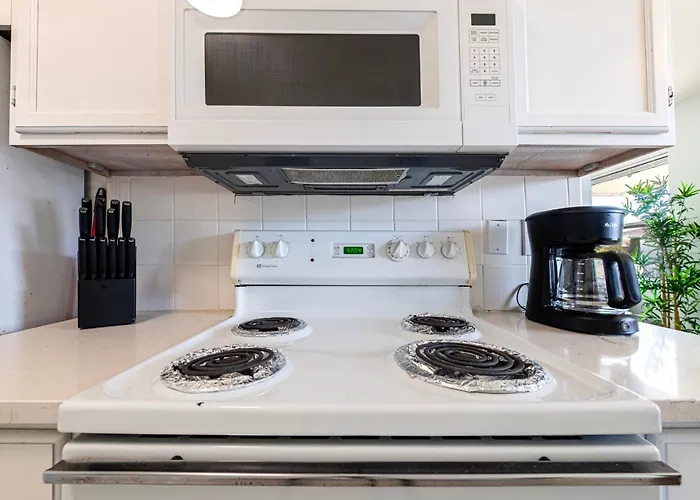 2bd 1ba Sunset 4 3mins To Beach! Apartment