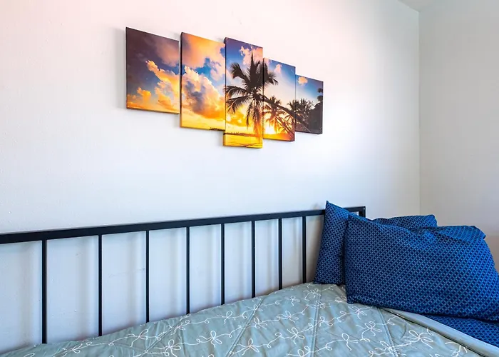 Apartment 2bd 1ba Sunset 4 3mins To Beach! *